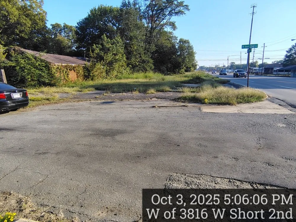 Local lawn mowing service experts serving Pine Bluff, AR - Balla Moving & Lawn Indulgence