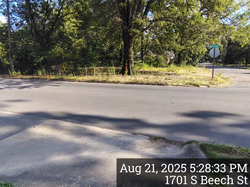 Expert yard maintenance in Pine Bluff, AR by Balla Moving & Lawn Indulgence