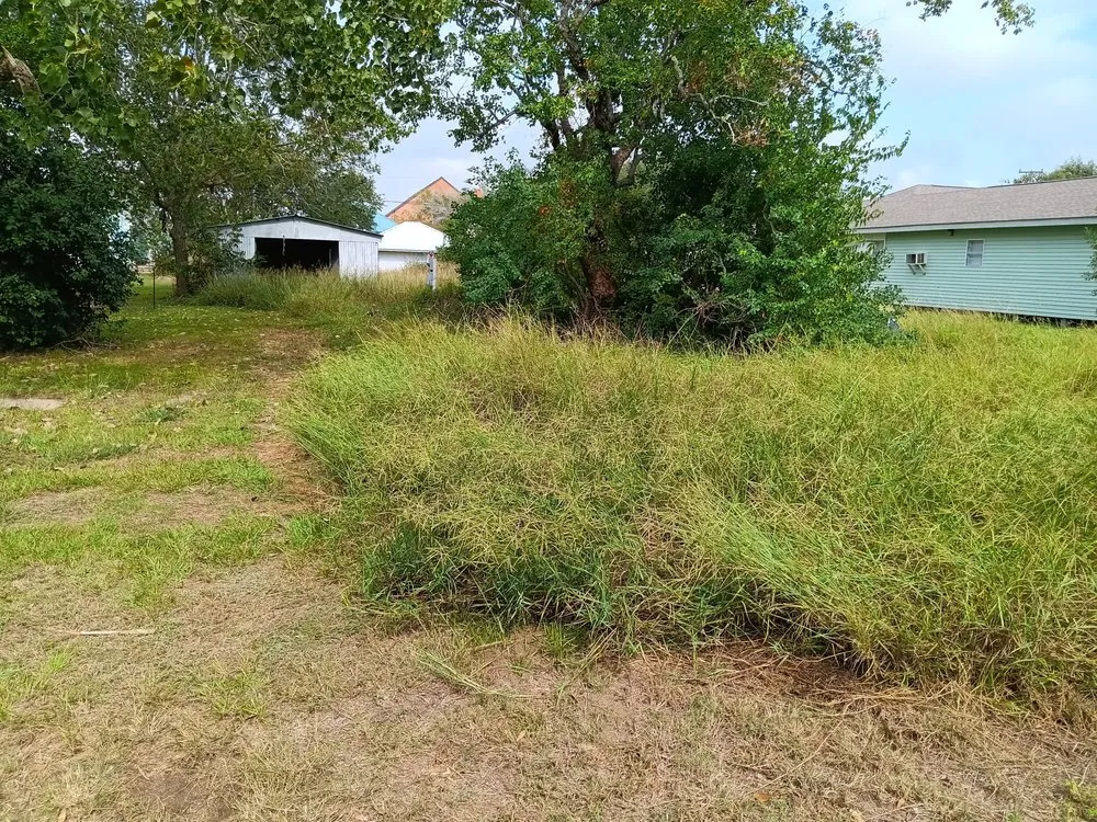 Custom landscape design in Victoria, TX by Bam Lawncare