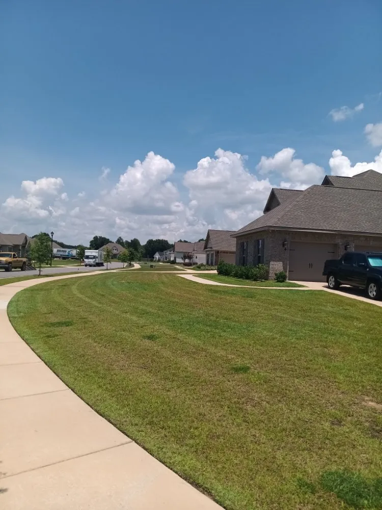 Local lawn care service in Foley, AL by Bama Yard Dogz