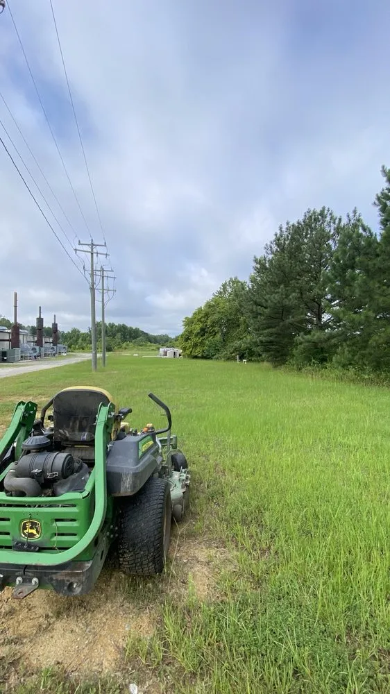 Custom lawn mowing service near you across Sandston, VA - Bamaca Lawn Care