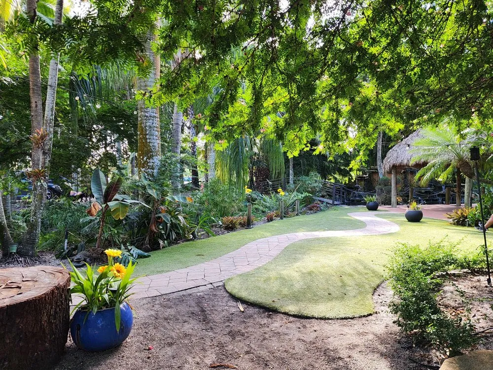 Custom yard maintenance in Davie, FL - Bamboo And Orchid Gardens