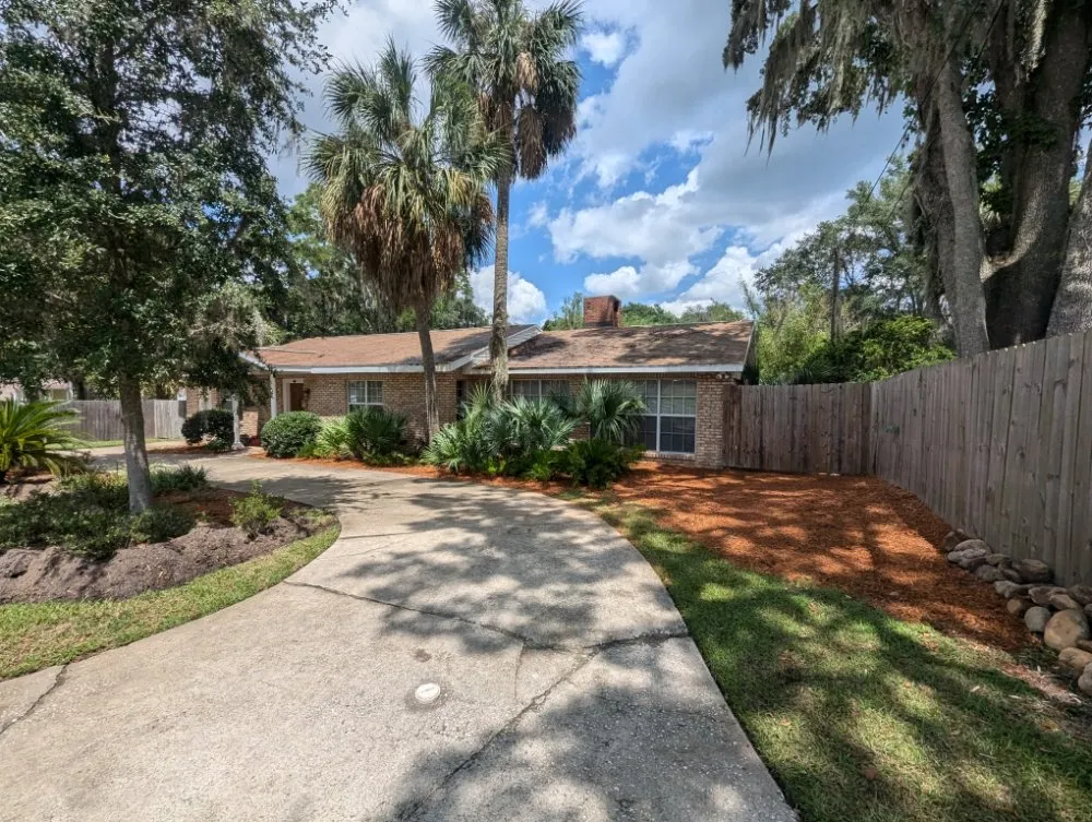 Expert yard cleanup service for beautiful yards in Ocala, FL by Bamboo Express