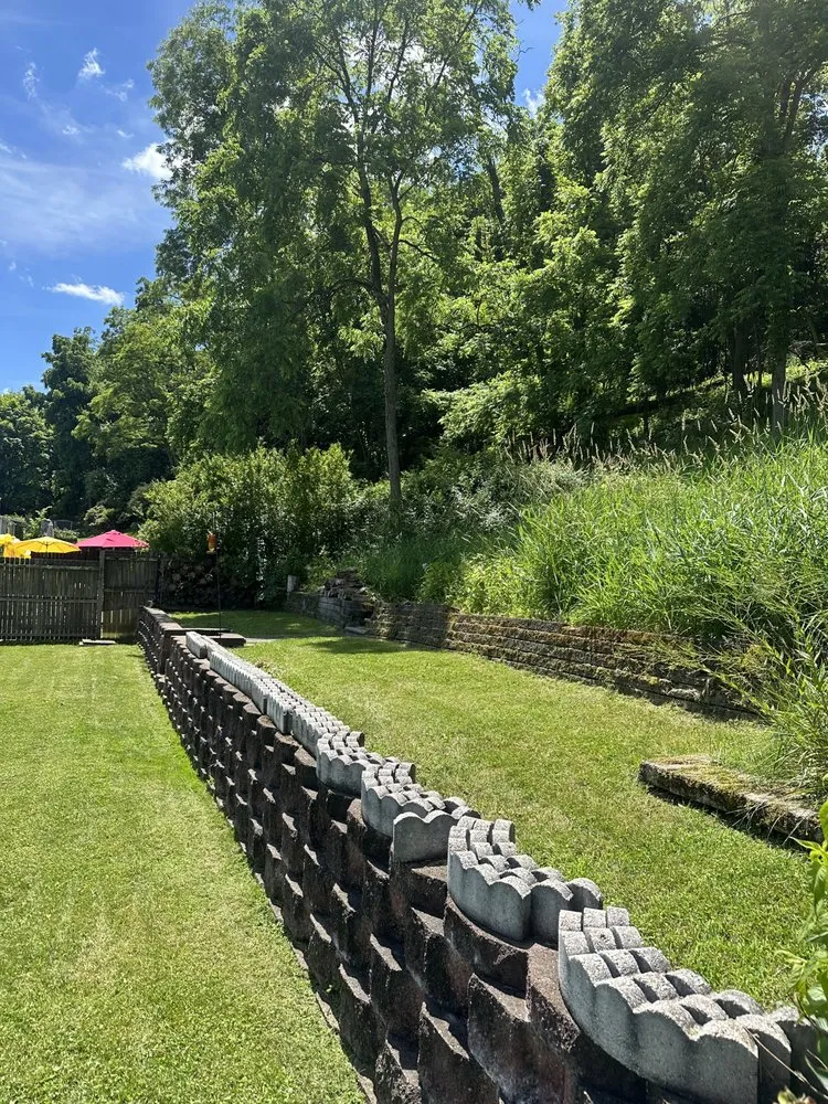 Affordable lawn mowing service in Pittsburgh, PA - Banks Landscaping