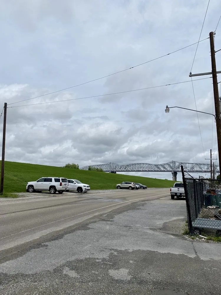 Professional yard cleanup service in Bridge City, LA by Banting's Nursery