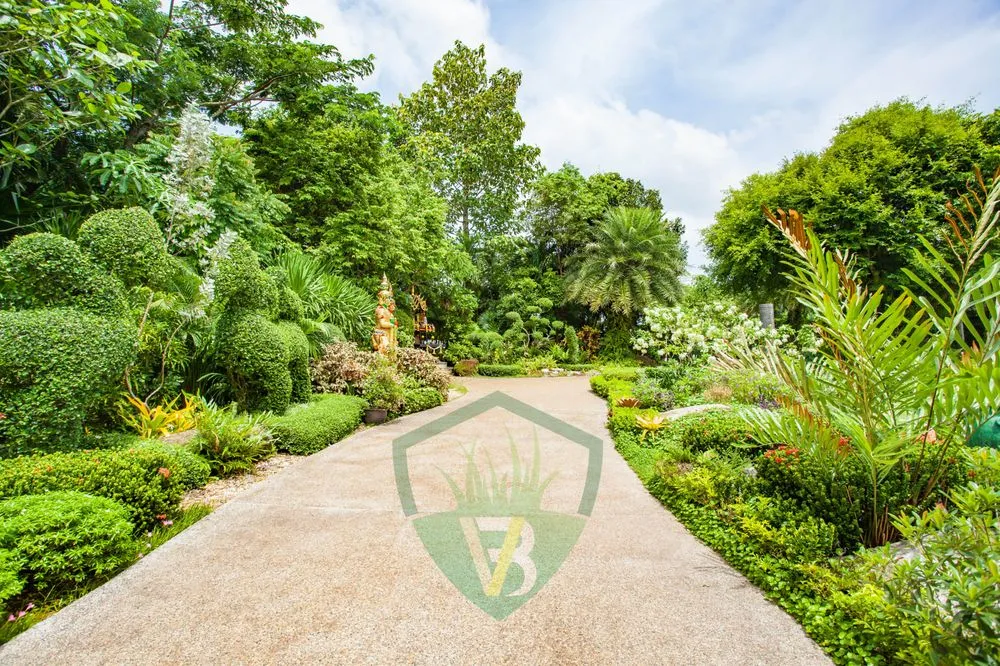 Custom lawn mowing service experts serving Aurora, CO - Bao Vo Landscaping