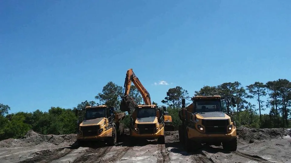 Custom lawn mowing service experts serving Lake Placid, FL - BaRaR Contracting