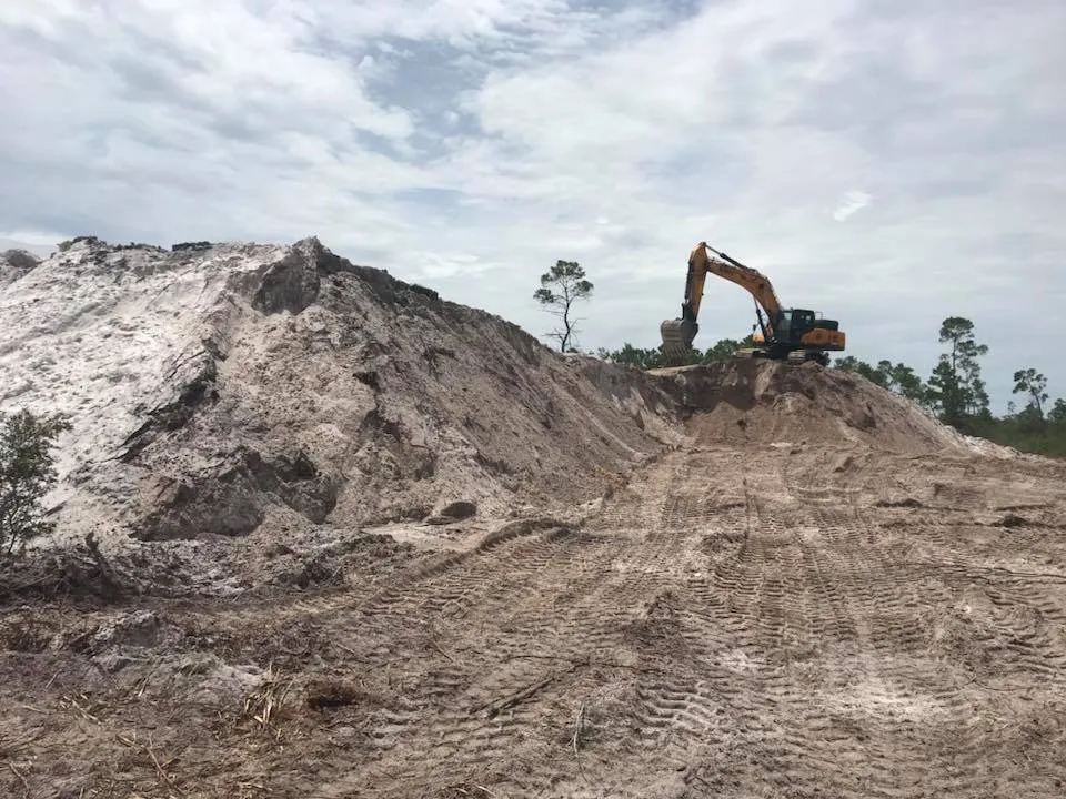 Local outdoor landscaping for year-round maintenance in Lake Placid, FL by BaRaR Contracting