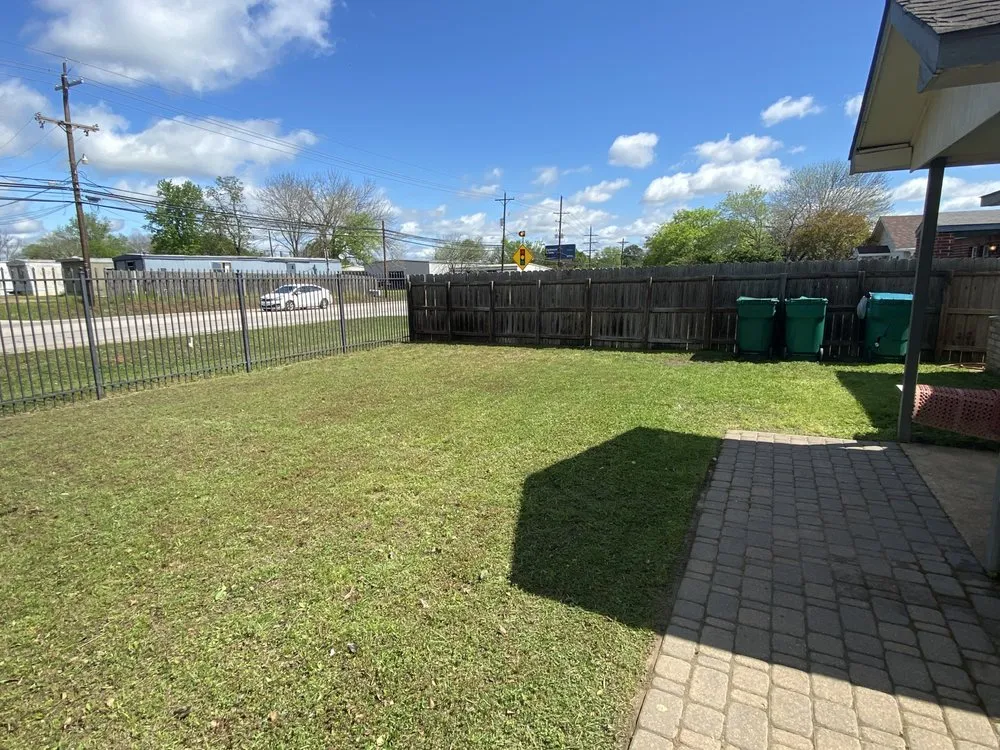 Affordable yard cleanup service in Conroe, TX by Barbosa Landscaping Services