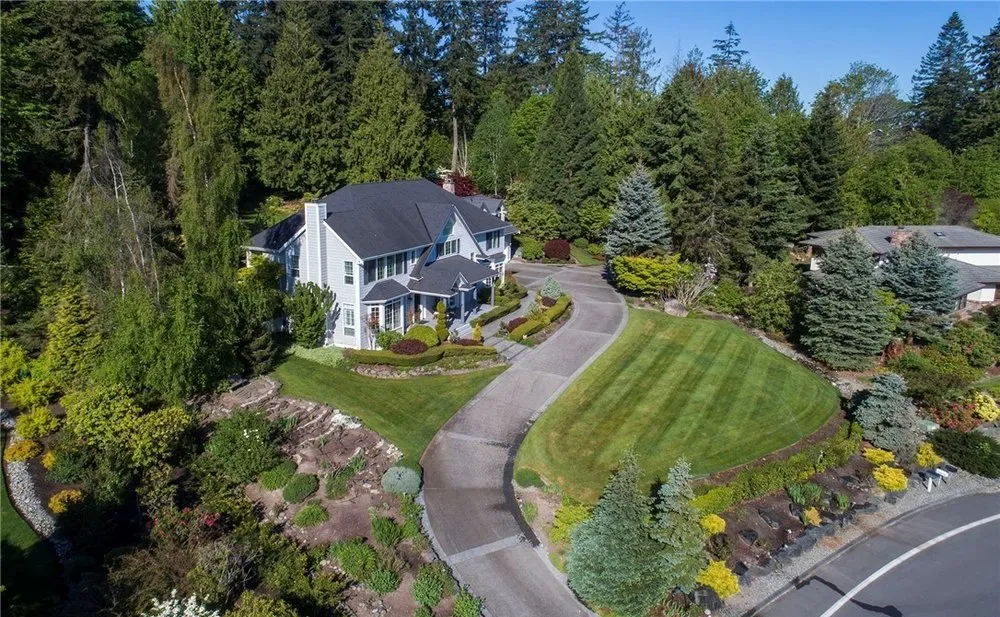 Professional landscaping services experts serving Shoreline, WA - Barbosa Landscaping