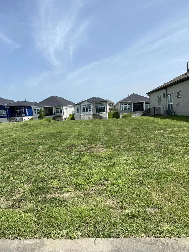 Top-rated lawn mowing service experts serving Conroe, TX - Barcenas Brothers Landscaping & Lawn Services