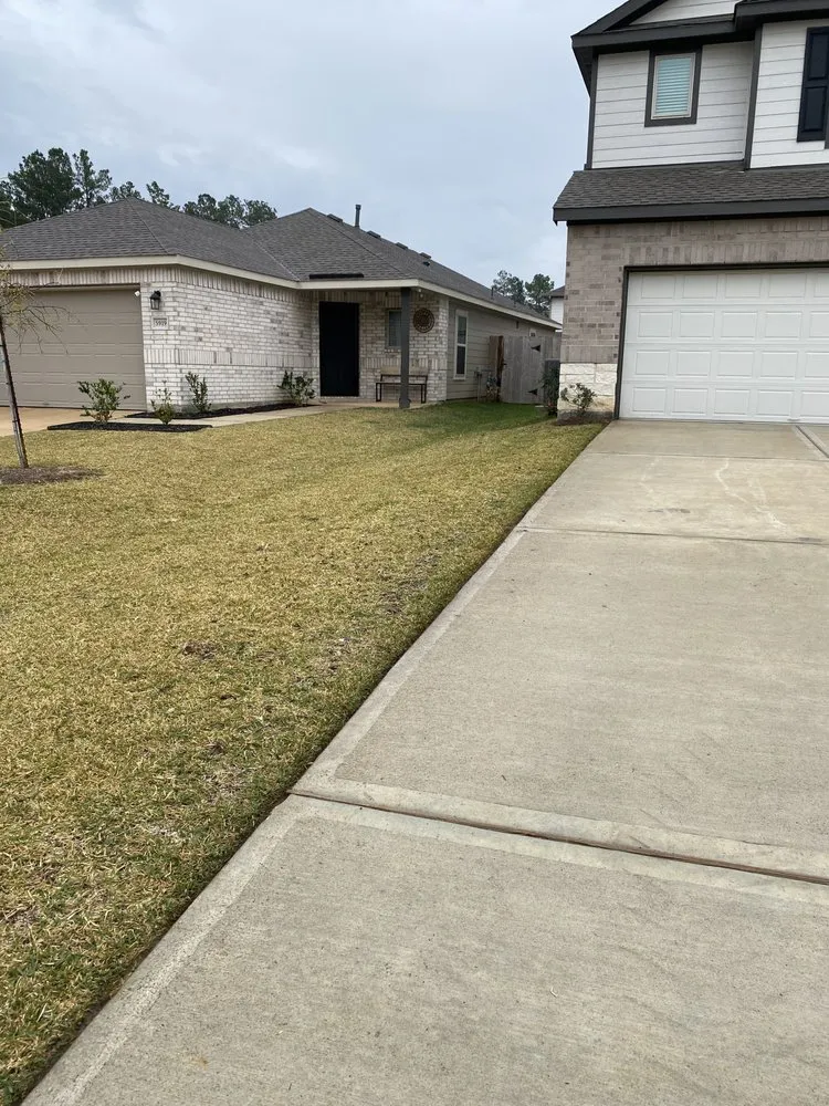 Reliable lawn care service experts serving Conroe, TX - Barcenas Brothers Landscaping & Lawn Services