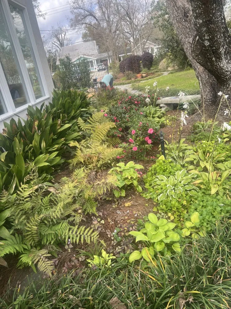 Trusted residential landscaping in Ponchatoula, LA - Barefoot Gardeners