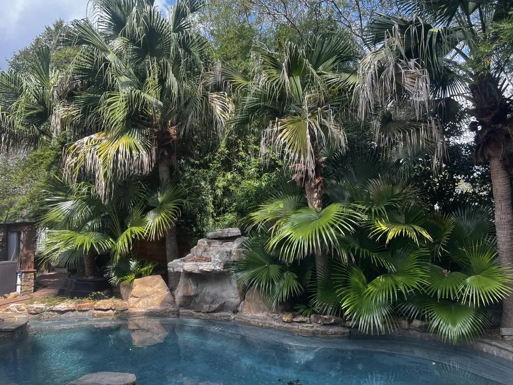 Custom landscaping services for homes in Ponchatoula, LA by Barefoot Gardeners