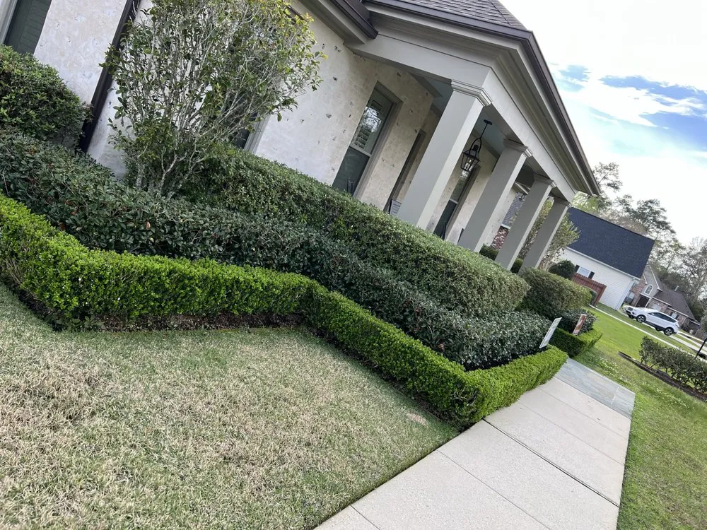 Top-rated lawn mowing service experts serving Ponchatoula, LA - Barefoot Gardeners
