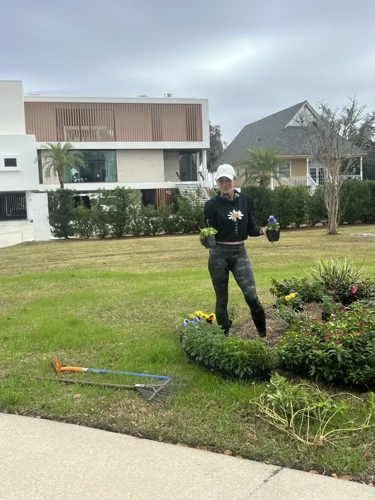Professional lawn mowing service experts serving Ponchatoula, LA - Barefoot Gardeners