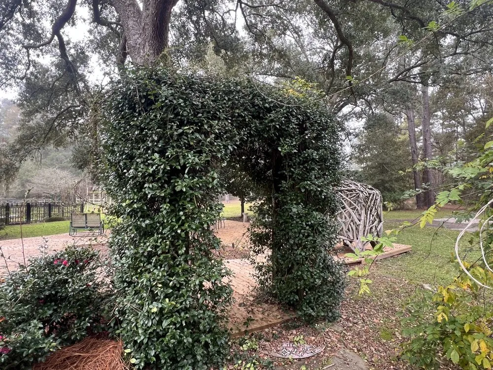 Local garden landscaping in Ponchatoula, LA by Barefoot Gardeners