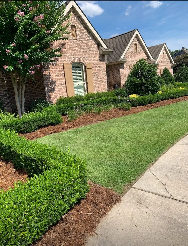 Reliable lawn care service in Ponchatoula, LA - Barefoot Gardeners
