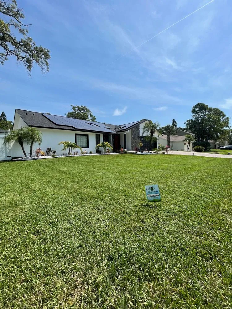 Professional garden landscaping in Largo, FL - Barefoot Grass