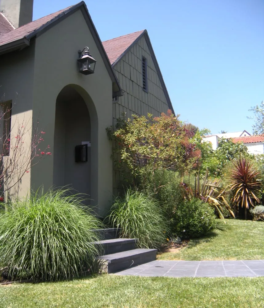 Expert yard maintenance for year-round maintenance in Los Angeles, CA by Barefoot Landscape