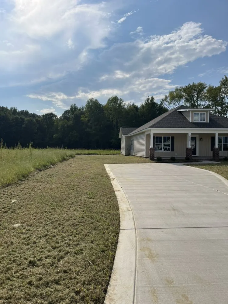 Professional yard maintenance in Lucama, NC - Barfield’s Landscaping