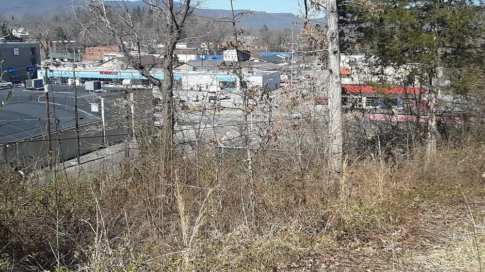 Reliable lawn mowing service with custom design in Middlesboro, KY by Barks Tree and Lawn Service