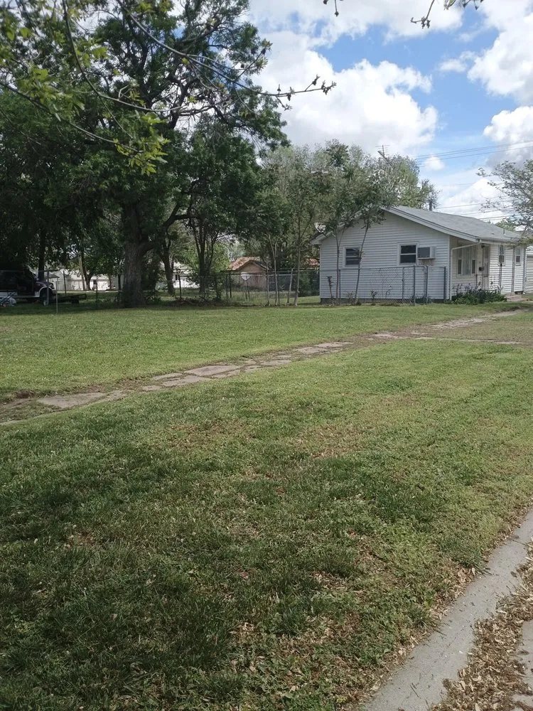 Top-rated lawn mowing service in Marion, KS - Barlow Lawn Care Services