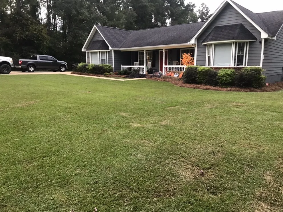 Custom garden landscaping for year-round maintenance in Bainbridge, GA by Barlow’s Lawn Service