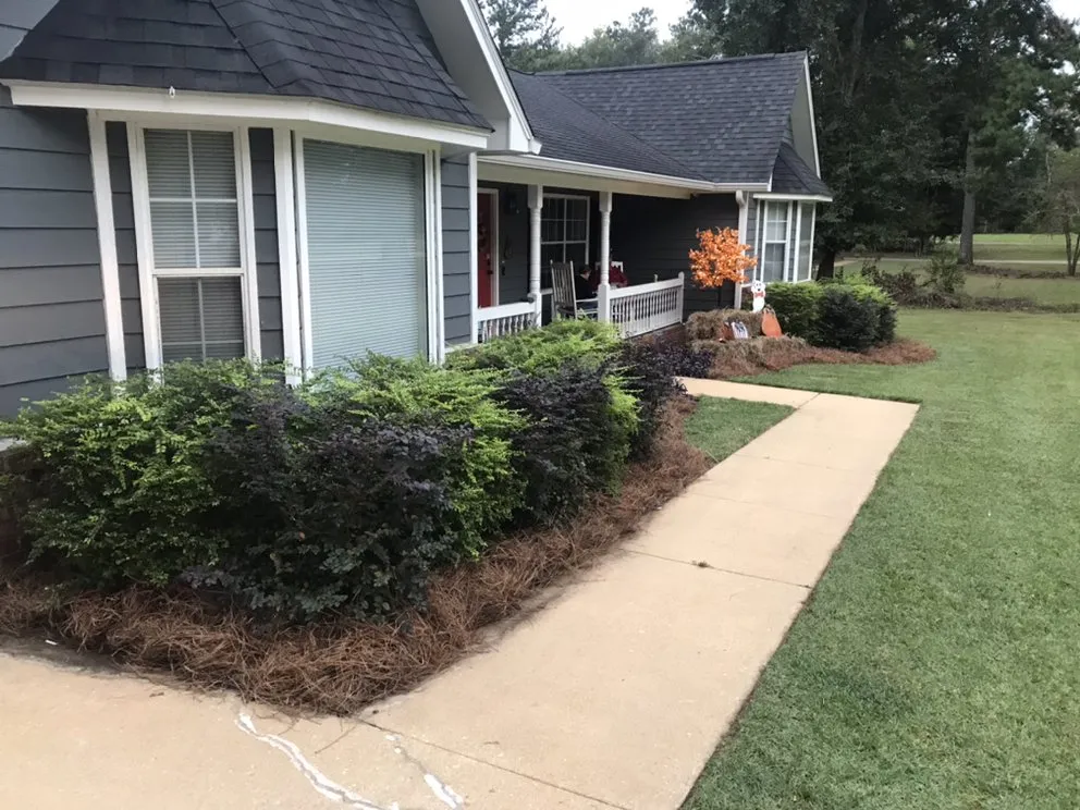 Top-rated yard maintenance experts serving Bainbridge, GA - Barlow’s Lawn Service