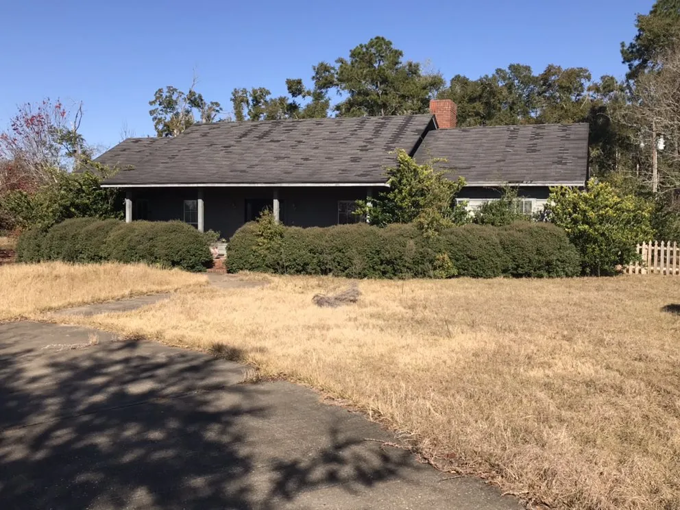 Trusted yard maintenance for residential properties in Bainbridge, GA by Barlow’s Lawn Service