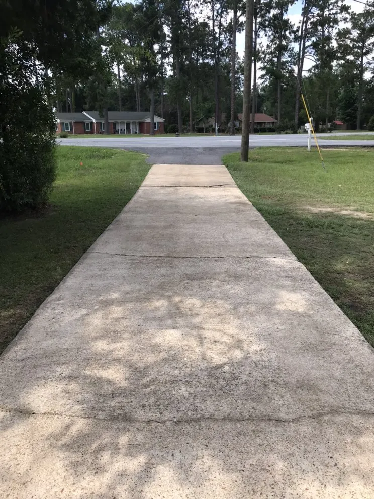 Professional outdoor landscaping for homes in Bainbridge, GA by Barlow’s Lawn Service