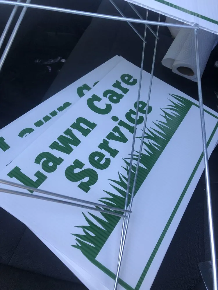 Expert lawn mowing service in Youngstown, OH by Barnette Lawn Care
