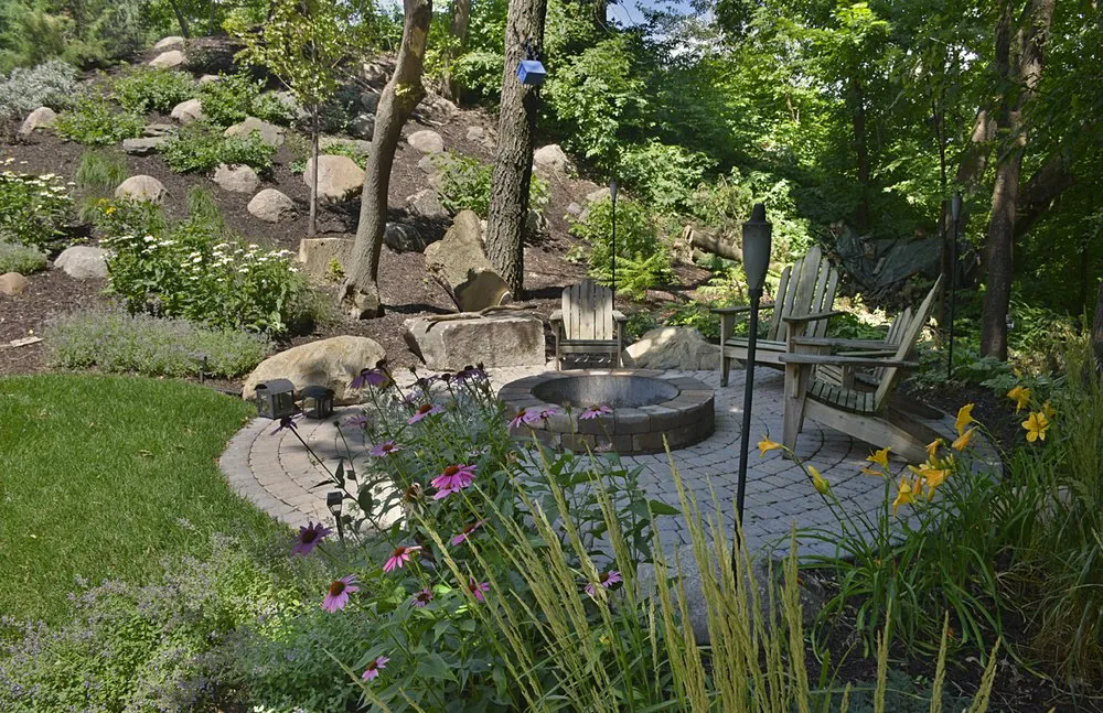 Custom lawn care service experts serving Minneapolis, MN - Barrett Lawn Care