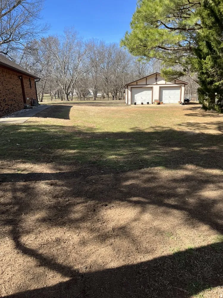 Local yard cleanup service in Locust Grove, OK - Barrett’s Lawn Care