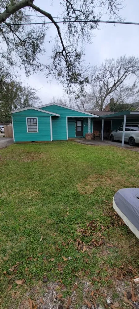 Custom yard cleanup service for beautiful yards in Port Arthur, TX by Barrientos Lawncare & Maintenance