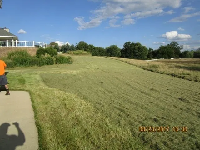 Reliable lawn mowing service experts serving Lake Zurich, IL - Barris Enterprises