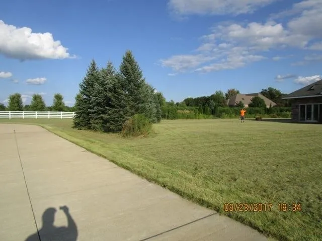Top-rated yard cleanup service for outdoor upgrades across Lake Zurich, IL - Barris Enterprises