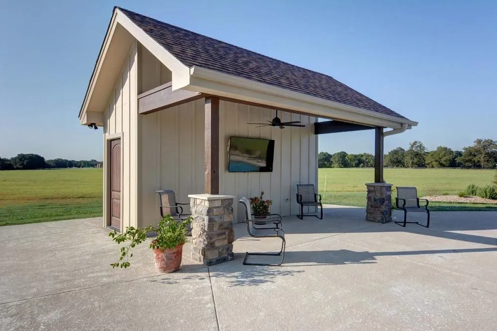 Affordable outdoor landscaping in Rosanky, TX - Barron Homes