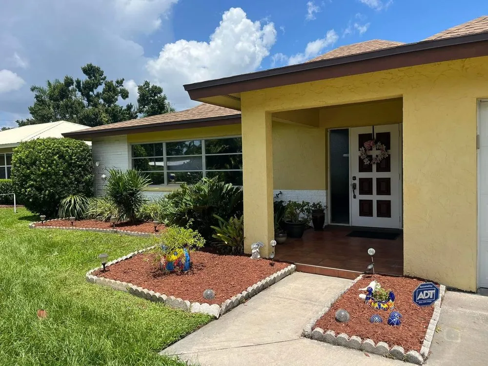 Expert lawn mowing service experts serving Fort Myers, FL - Bartleys' Repair Service