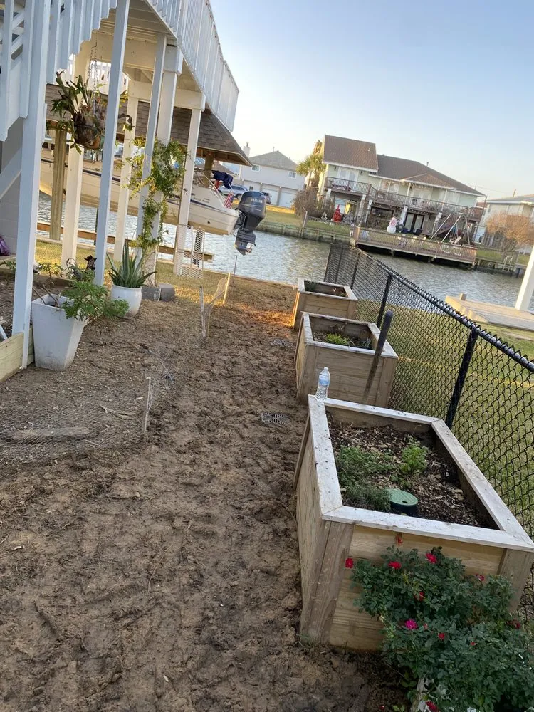 Affordable yard maintenance in Texas City, TX - Barton Services