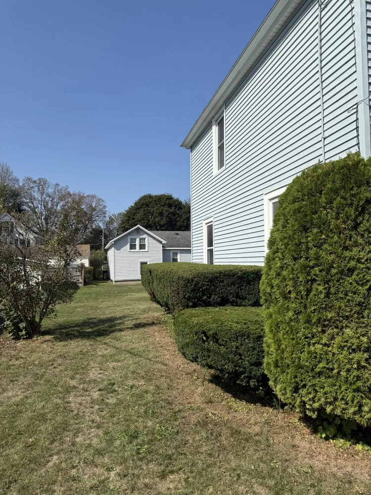 Top-rated yard cleanup service for residential properties in Clinton, NY by Barton’s Lawn Care