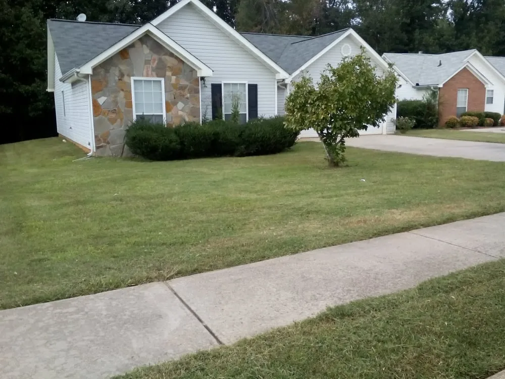 Top-rated lawn mowing service experts serving Stockbridge, GA - Basic Lawn Service
