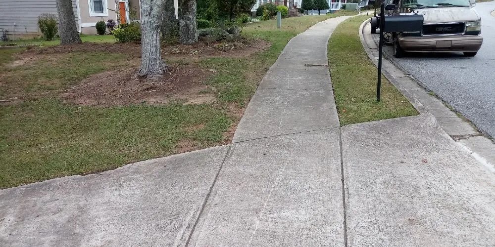 Affordable lawn care service in Stockbridge, GA by Basic Lawn Service