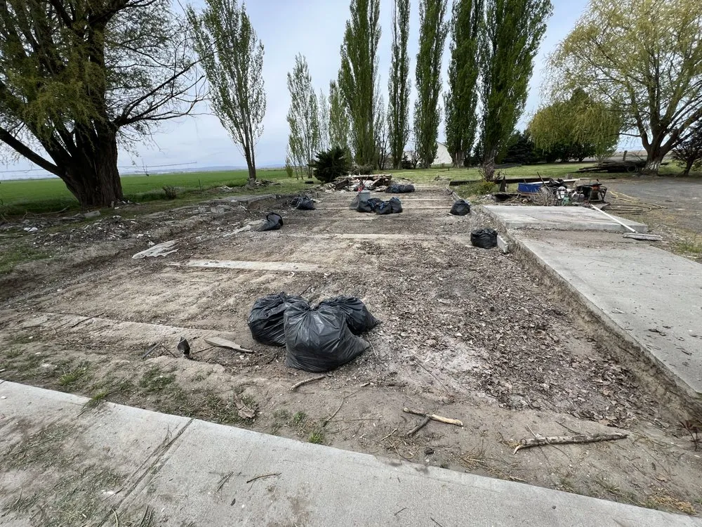 Affordable landscape design experts serving Kennewick, WA - Basin Junk removal & lawn care