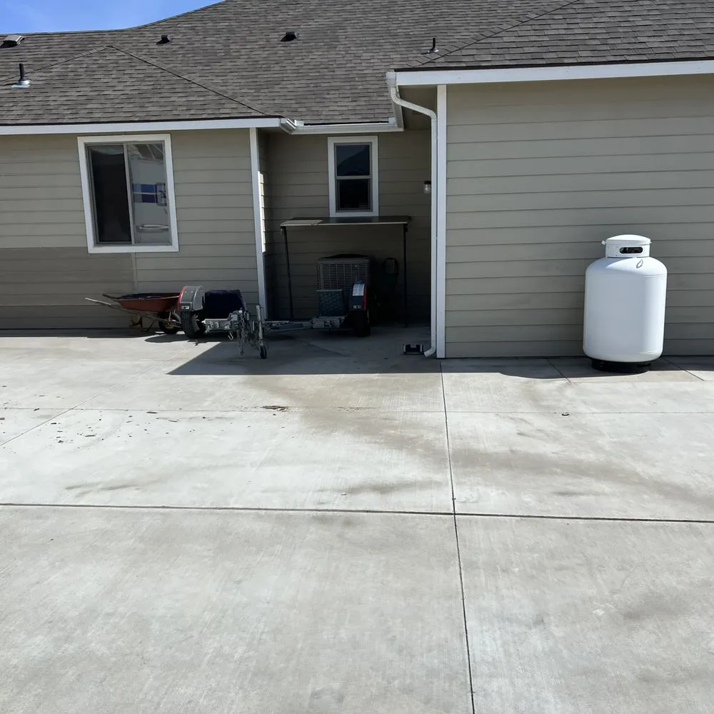 Local yard cleanup service experts serving Kennewick, WA - Basin Junk removal & lawn care