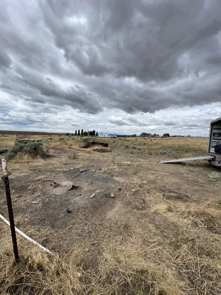 Affordable landscaping services experts serving Kennewick, WA - Basin Junk removal & lawn care