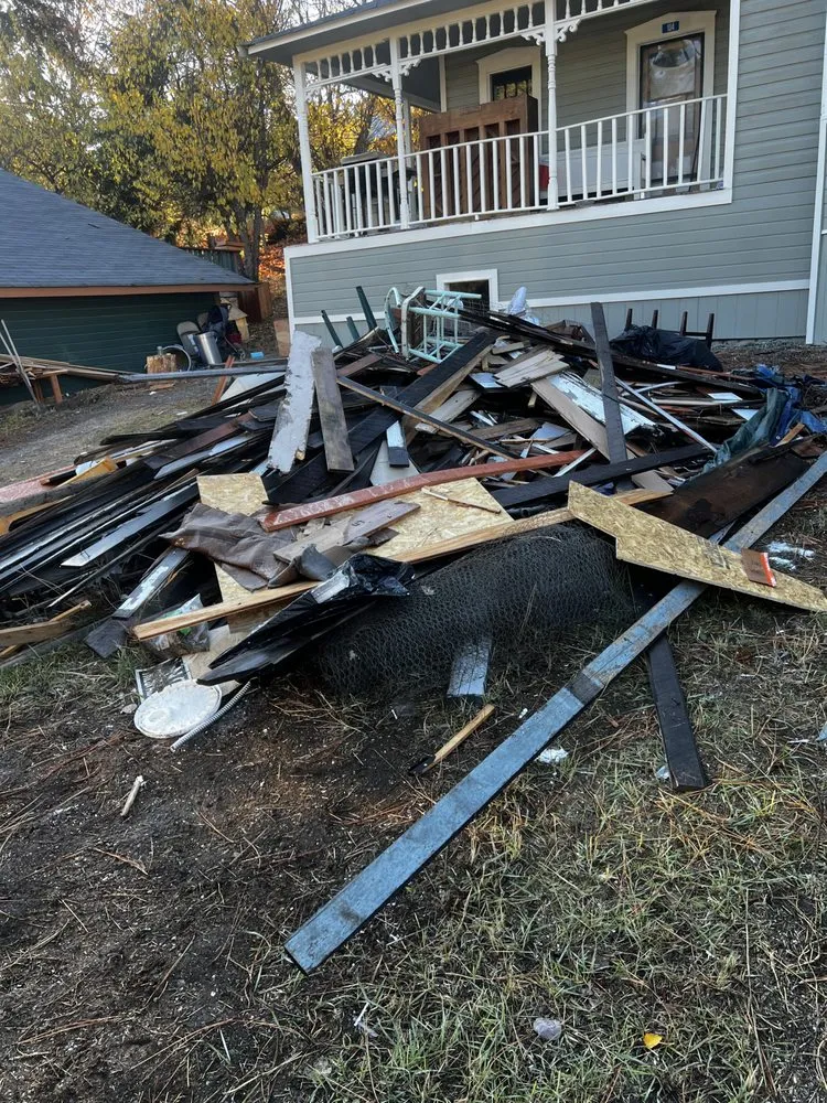 Affordable yard cleanup service experts serving Kennewick, WA - Basin Junk removal & lawn care