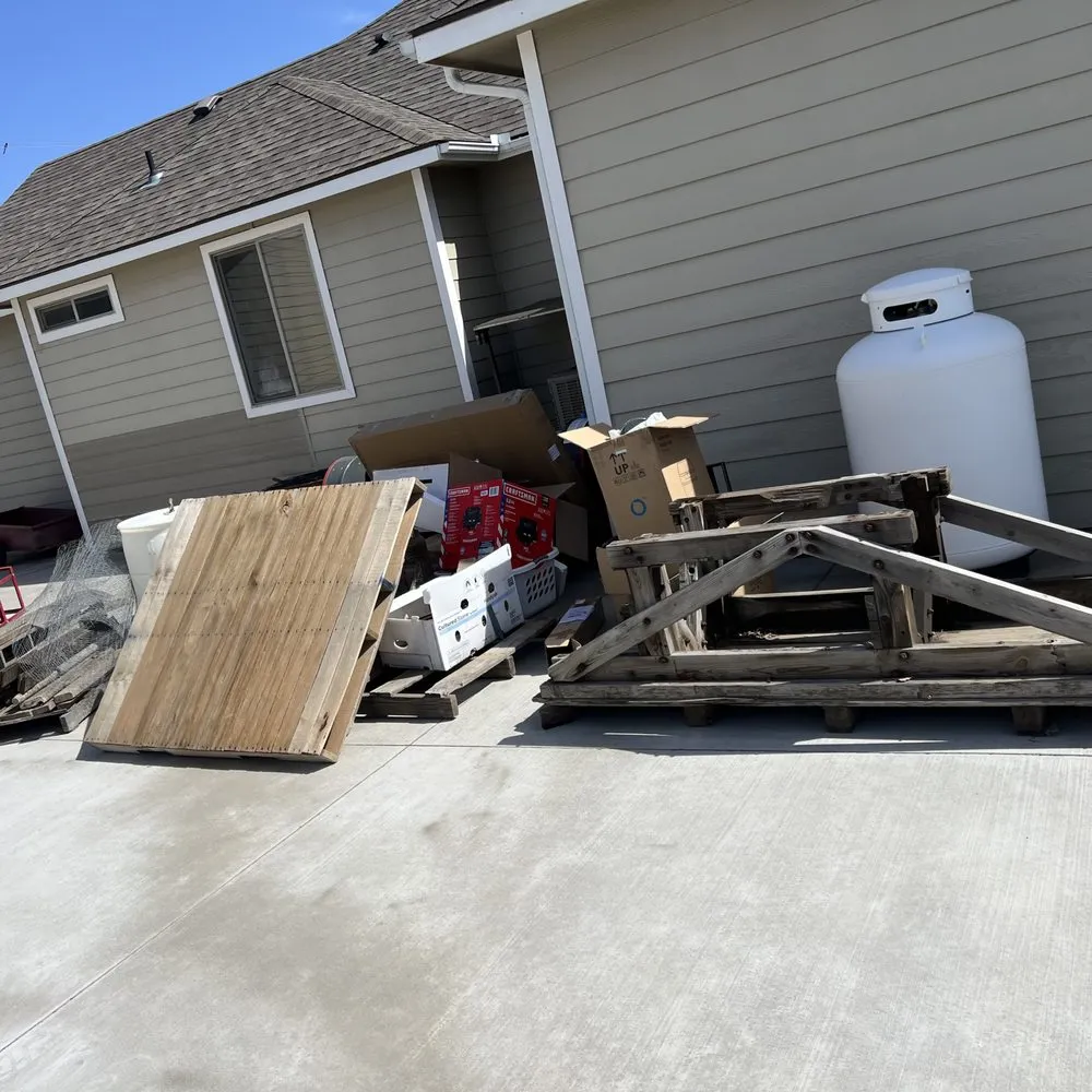 Affordable lawn mowing service for outdoor upgrades across Kennewick, WA - Basin Junk removal & lawn care