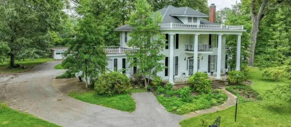 Trusted yard maintenance with custom design across Trenton, TN - Baskerville And Sons