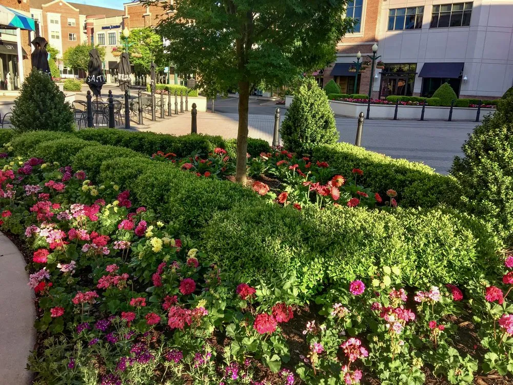 Professional garden landscaping in Chesapeake, VA by Basnight Land & Lawn